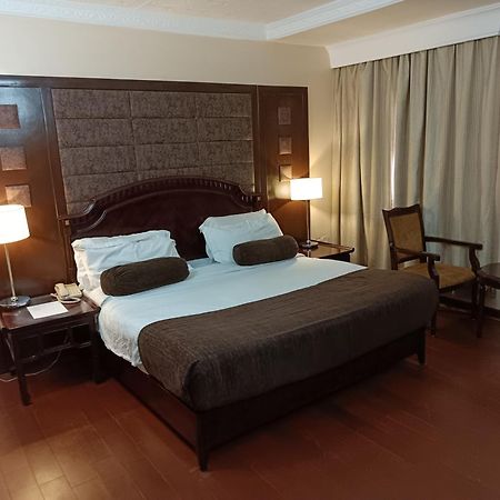 Owu Crown Hotel Ibadan Eksteriør billede
