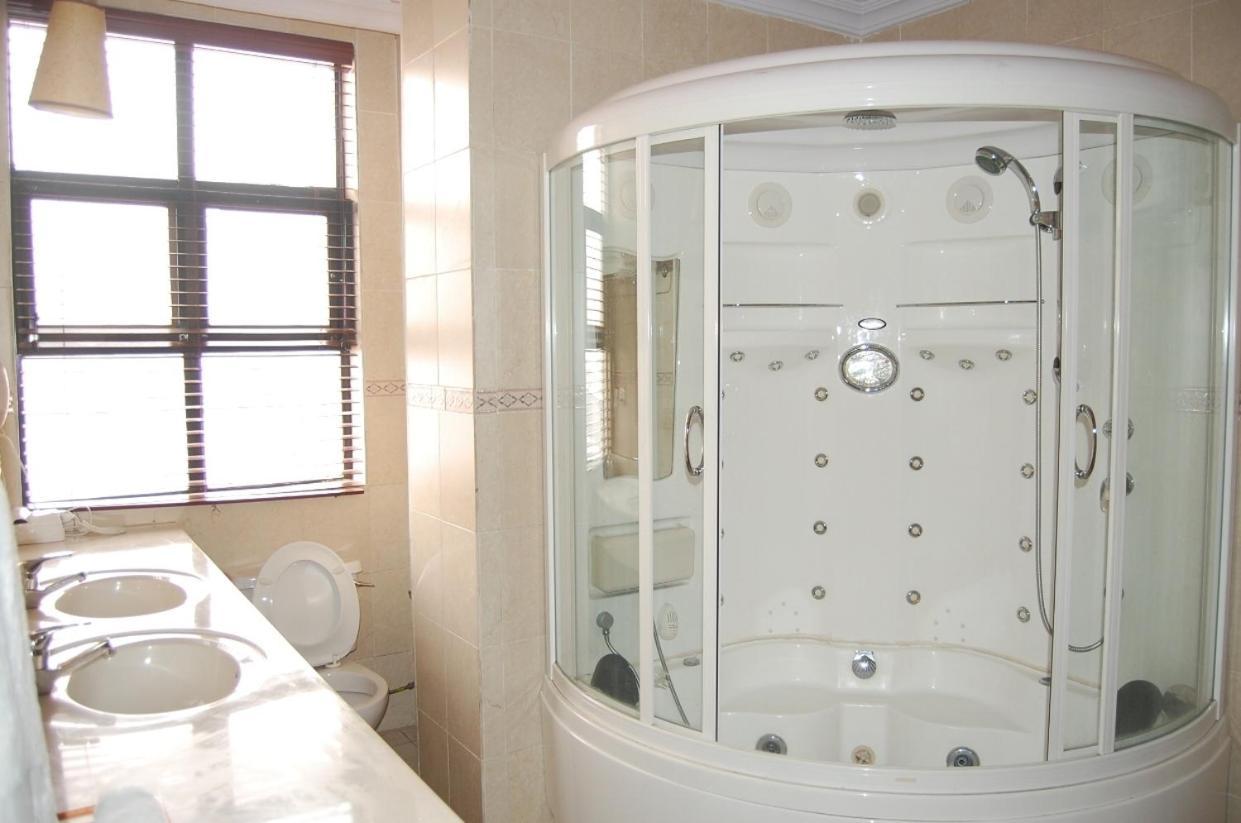 Owu Crown Hotel Ibadan Værelse billede
