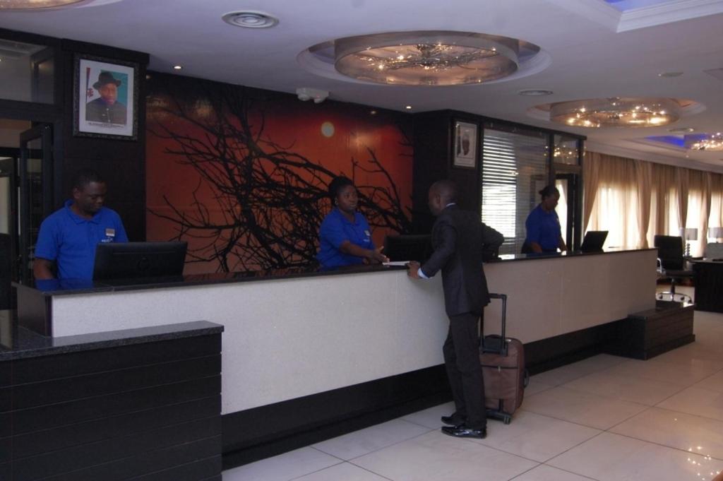 Owu Crown Hotel Ibadan Eksteriør billede