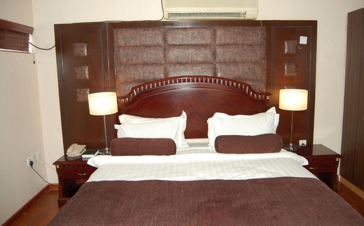 Owu Crown Hotel Ibadan Eksteriør billede